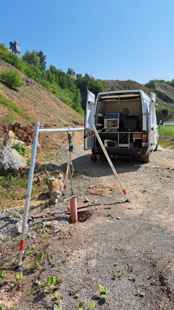 kamerabefahrung an pulverbohrung im steinbruch